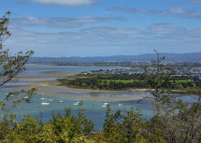  at 6 Te Kawau Pass, Greenhithe, North Shore City, Auckland
