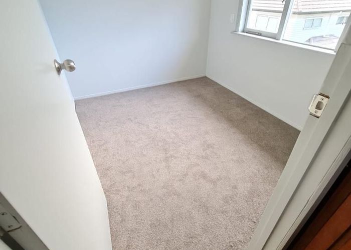  at 32 Fruitvale Road, New Lynn, Auckland
