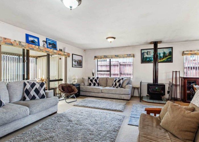  at 2/7 Menary Street, Papakura, Auckland