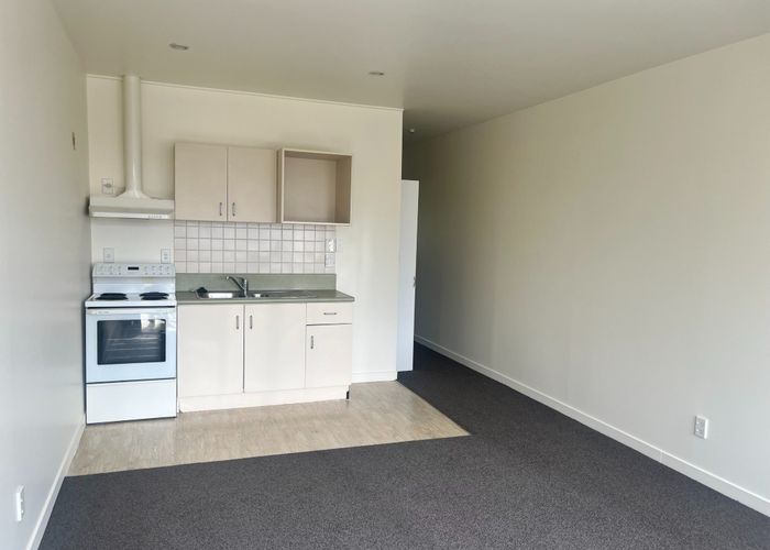 For rent 27/29 Aviemore Drive, Highland Park, Manukau City, Auckland