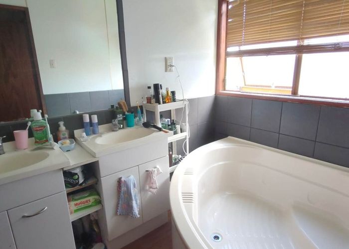  at 34 Sartors Ave, Northcross, North Shore City, Auckland