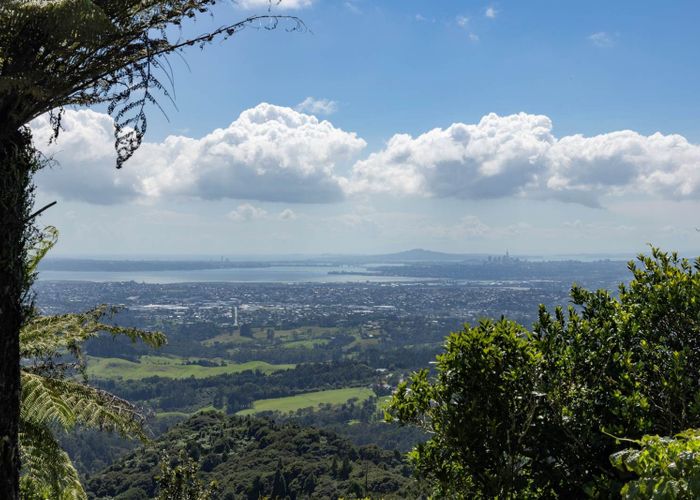  at 5 Brabant Road, Waiatarua, Waitakere City, Auckland