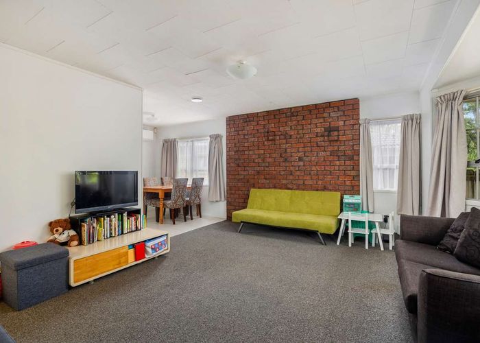  at 33 Claverdon Drive, Massey, Waitakere City, Auckland
