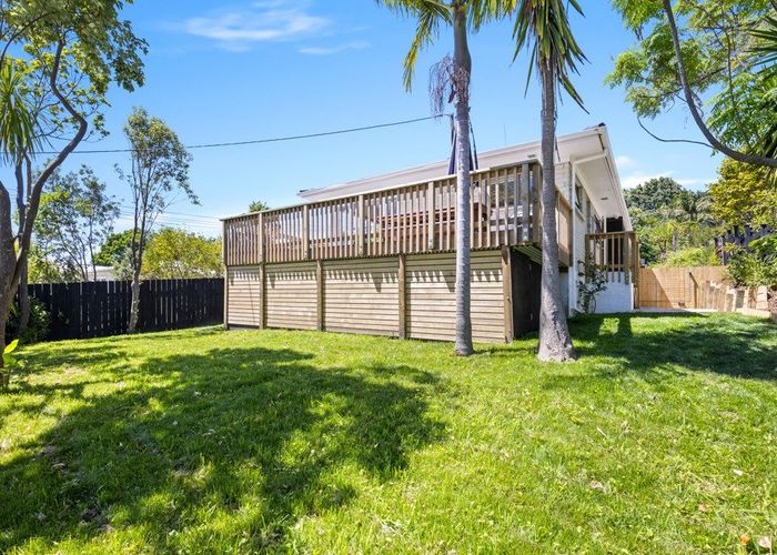  at 1/92 Saddleback Rise, Murrays Bay, Auckland