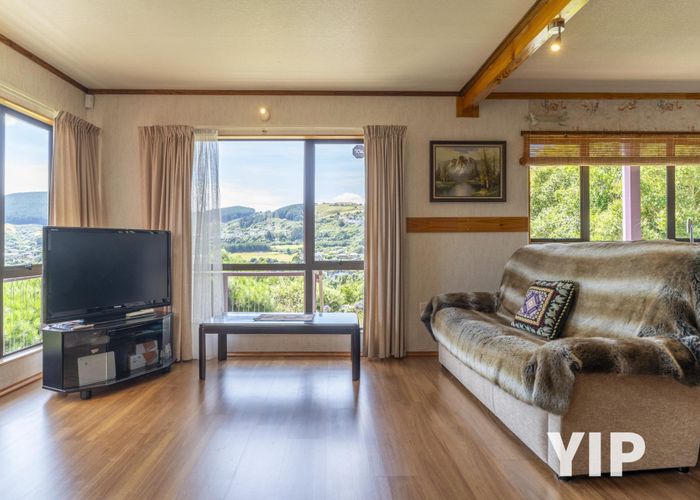  at 9A Victory Crescent, Tawa, Wellington