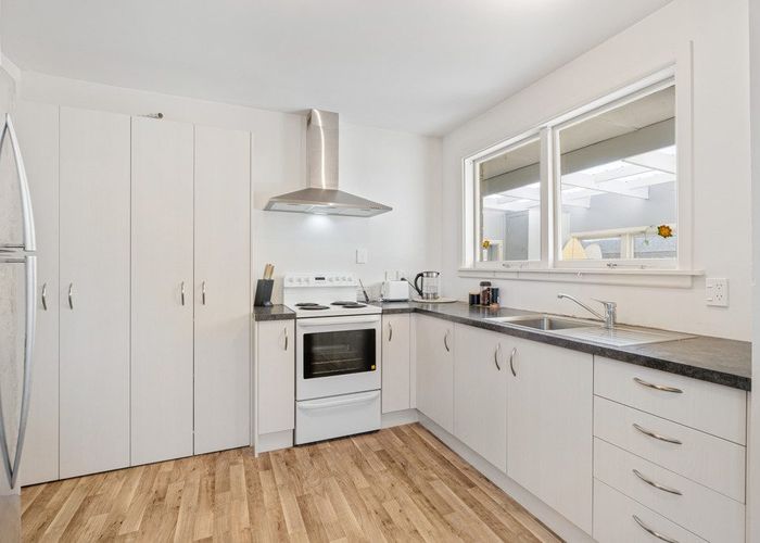  at 2/124 Brookside Terrace, Bryndwr, Christchurch City, Canterbury