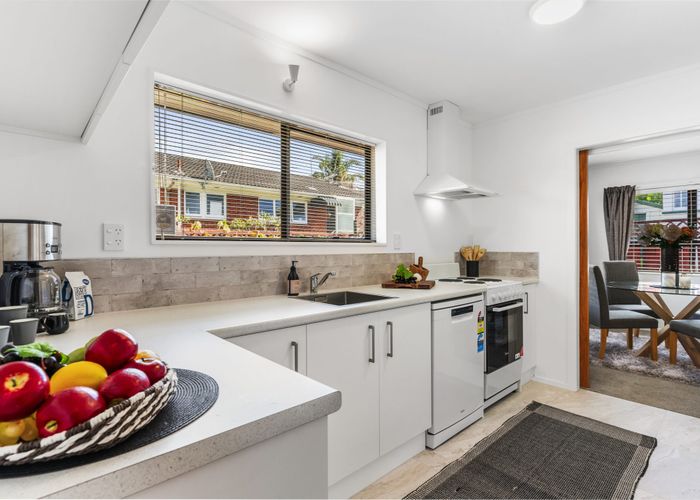  at 2/32 Campbell Road, One Tree Hill, Auckland