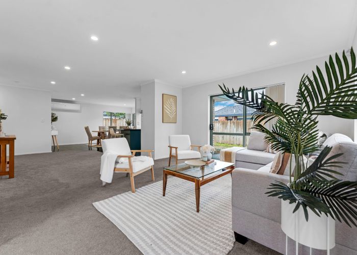  at 4 Royalpark Place, Favona, Manukau City, Auckland
