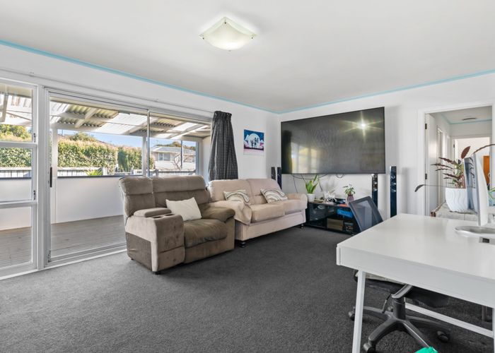  at 1/24 Greenhaven Avenue, Opaheke, Papakura, Auckland