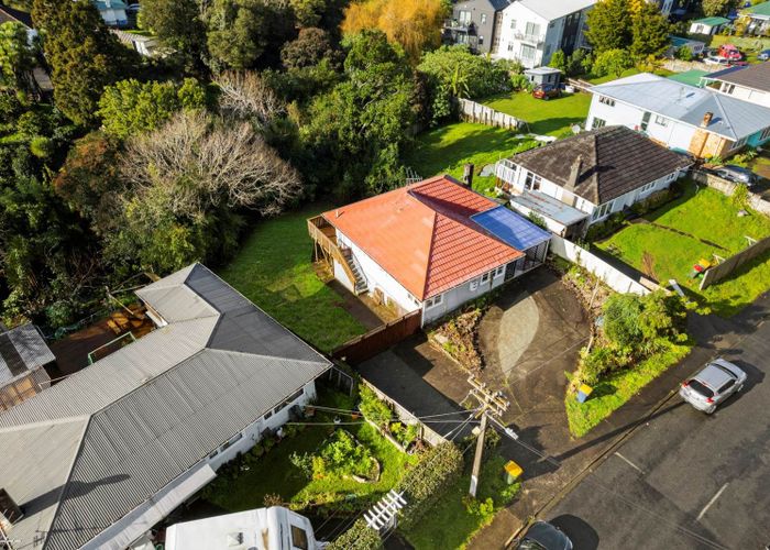  at 9 Wilsher Crescent, Henderson, Waitakere City, Auckland