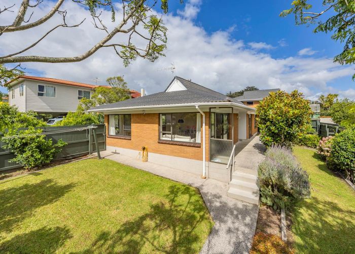  at 1/18 Kauri Glen Road, Northcote, North Shore City, Auckland
