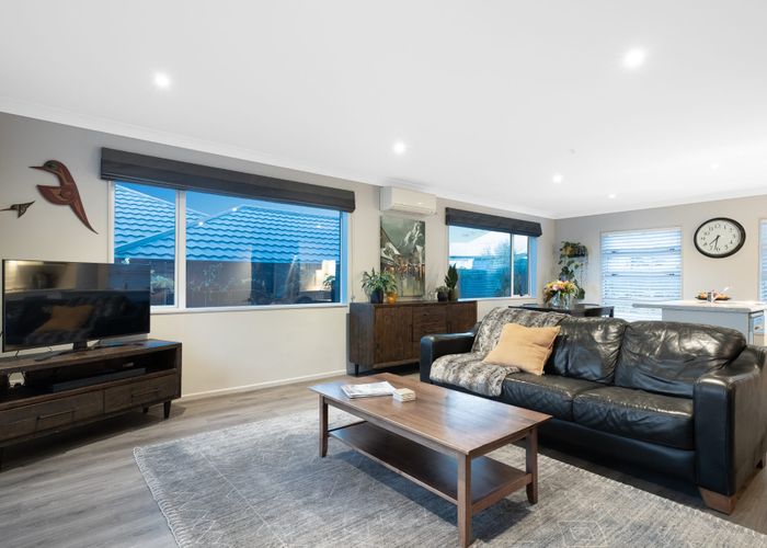  at 6 Spritsail Place, Whitby, Porirua