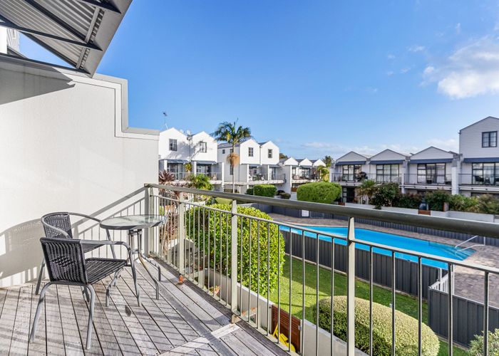  at 3/5 Carolina Place, Albany, North Shore City, Auckland