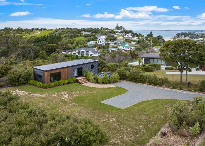 For sale 1117b Whangaparaoa Road, Tindalls Beach, Rodney, Auckland