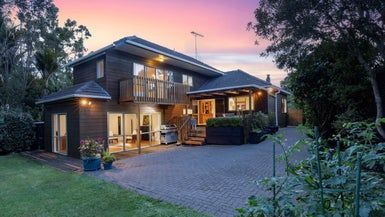  at 8 Rimutaka Place, Titirangi, Auckland