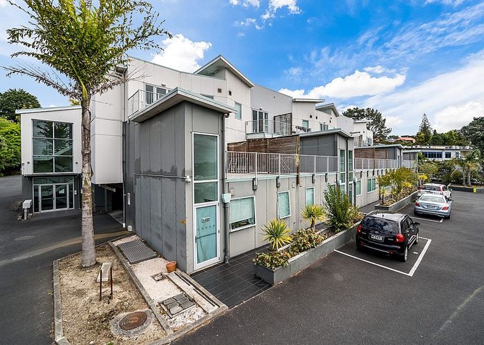  at 1-32/222 Albany Highway, Schnapper Rock, North Shore City, Auckland