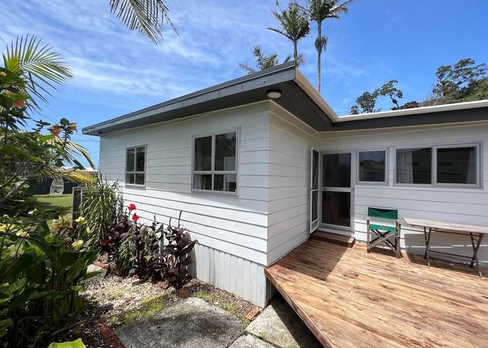  at 221 Oakura Road, Ōakura, Hikurangi