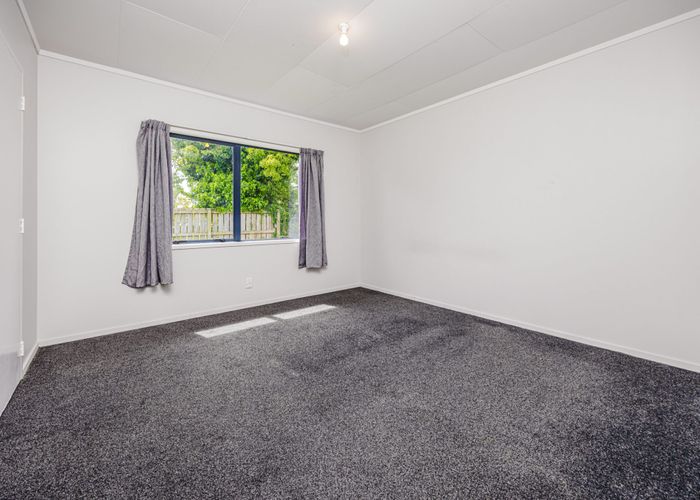  at 2/5 Solveig Place, Randwick Park, Manukau City, Auckland
