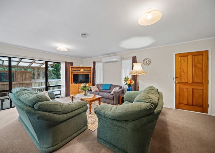  at 2/28 Gosford Drive, Botany Downs, Auckland