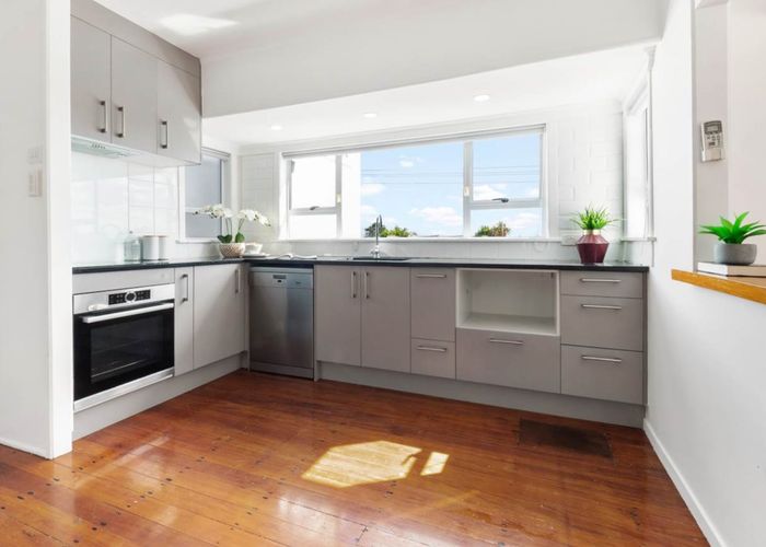  at 98 Lynwood Road, New Lynn, Auckland