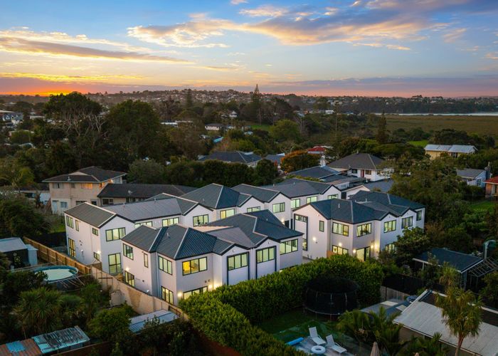  at 2/113 Beach Road, Te Atatu Peninsula, Waitakere City, Auckland