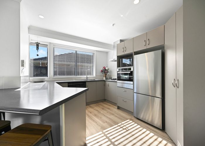  at 3 Parkside Drive, Huntington, Hamilton