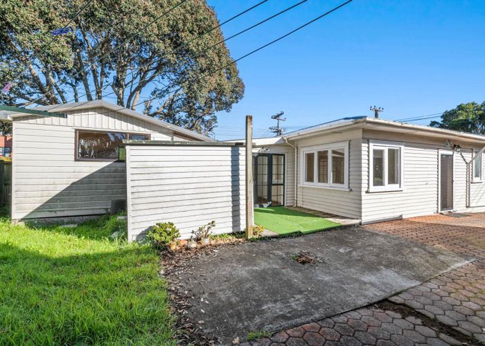  at 1/176 Lake Road, Belmont, Auckland