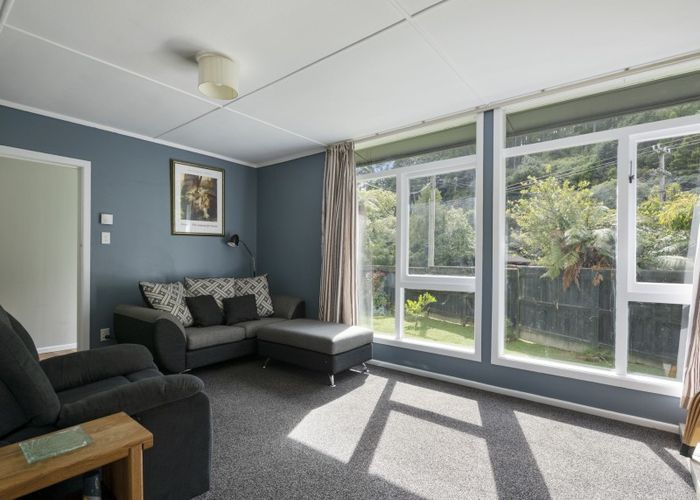  at 104 Pinehaven Road, Pinehaven, Upper Hutt