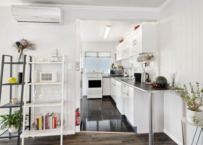  at 2/15 Hawkins Street, Meadowbank, Auckland