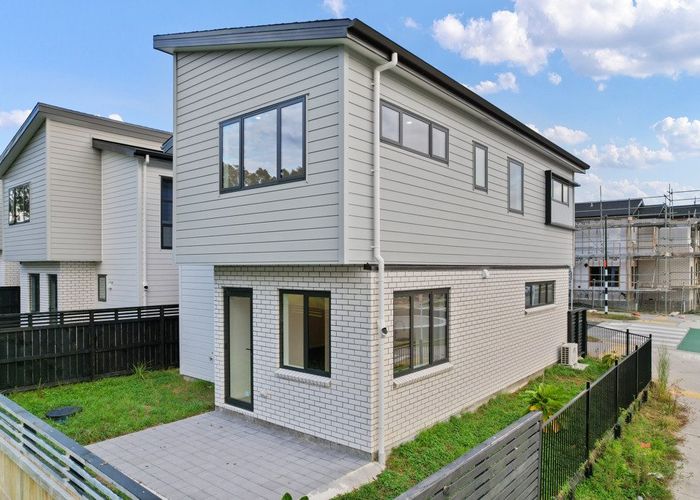  at 35 Whiteywood Street, Westgate, Waitakere City, Auckland