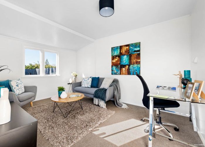  at 15 Gee Place, Mangere East, Auckland