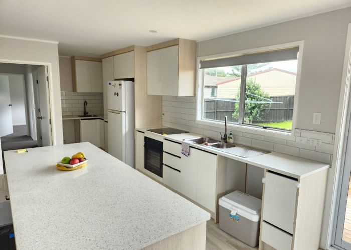  at 8 Pulman Place, Clover Park, Auckland