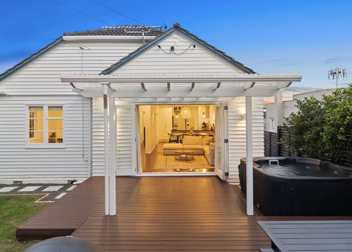 at 54 Alberta Street, Point Chevalier, Auckland