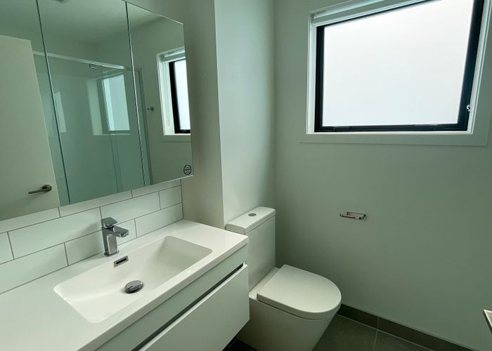  at 8/5 Brandon Road, Glen Eden, Auckland