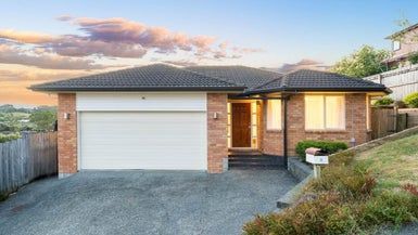  at 8 Waltham Street, Henderson, Auckland