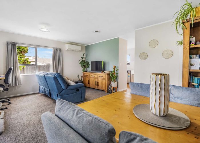  at 2/6 Short Street, Papakura, Papakura, Auckland