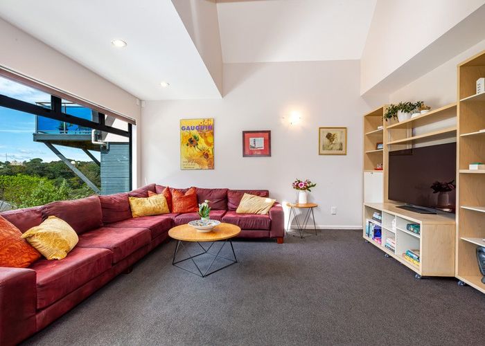 at 15 Bank Road, Northland, Wellington, Wellington