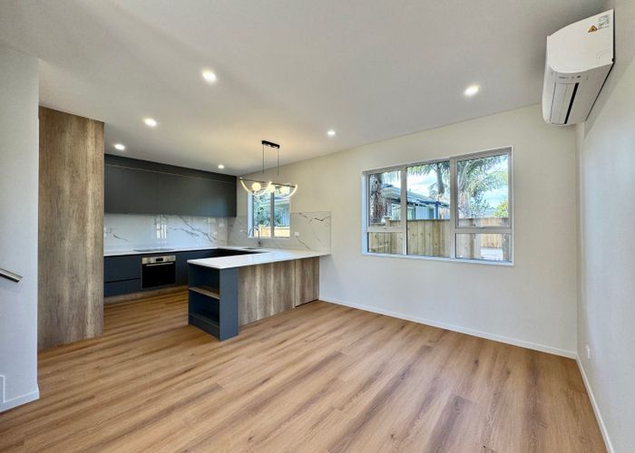  at 2/118 Pigeon Mountain Road, Half Moon Bay, Manukau City, Auckland