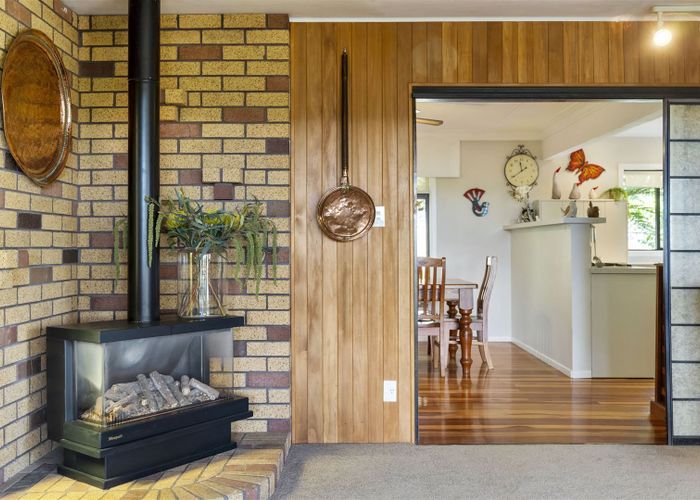  at 11 Stanley Road, Glenfield, Auckland