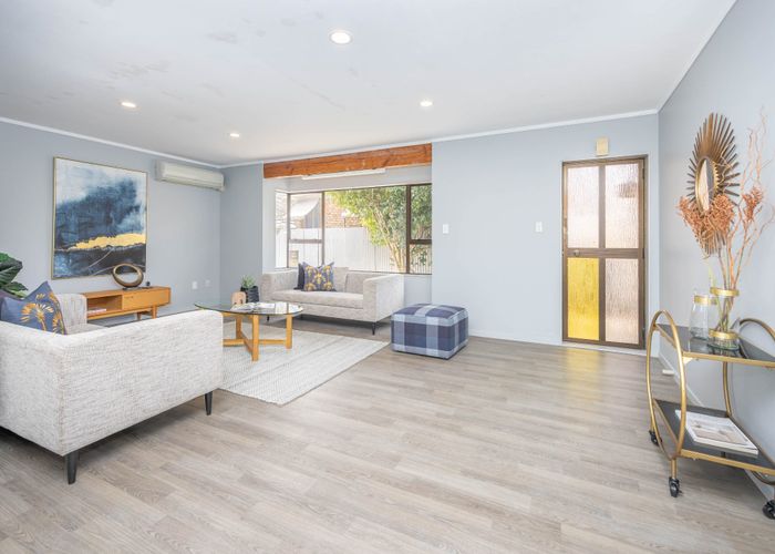  at 310 Clarkin Road, Fairfield, Hamilton