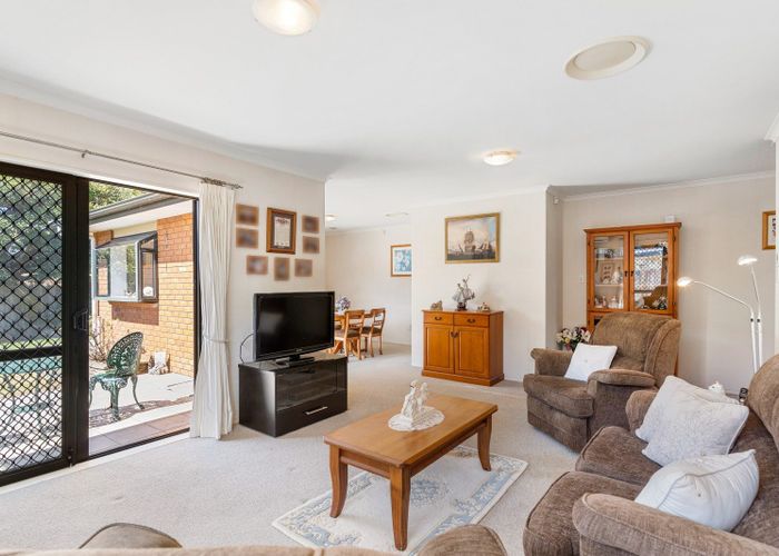  at 40 Nuneaton Drive, Flat Bush, Auckland
