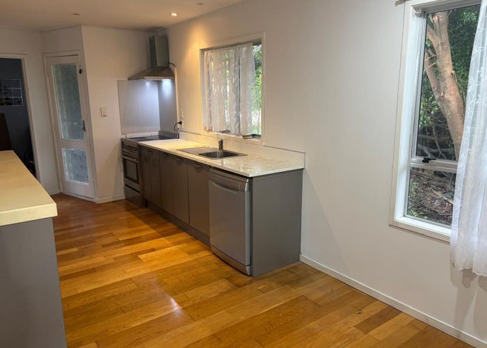  at 1/32 Waverley Ave, Glenfield, North Shore City, Auckland