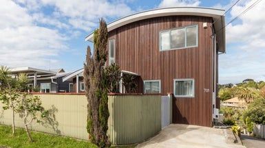  at 701 Beach Road, Rothesay Bay, Auckland