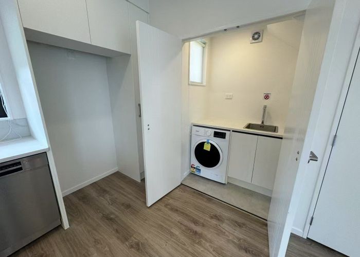  at 11B Mawney Road, Henderson, Waitakere City, Auckland