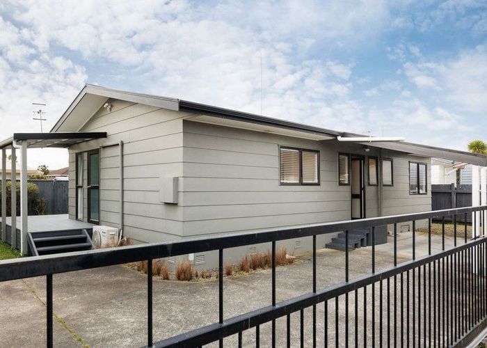  at 126 Roberts Line, Kelvin Grove, Palmerston North