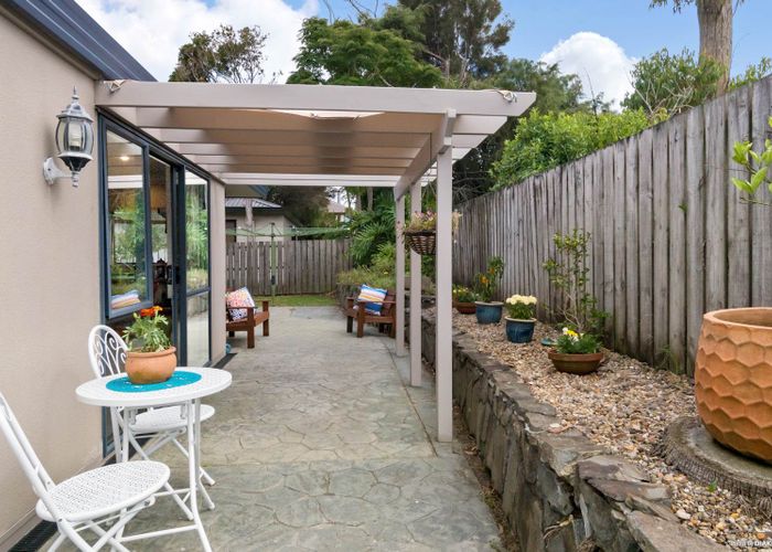  at 2/10 Knott Road, Stanmore Bay, Whangaparaoa