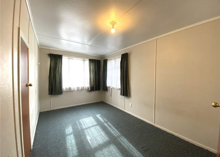  at 13 Keeling Road, Henderson, Auckland