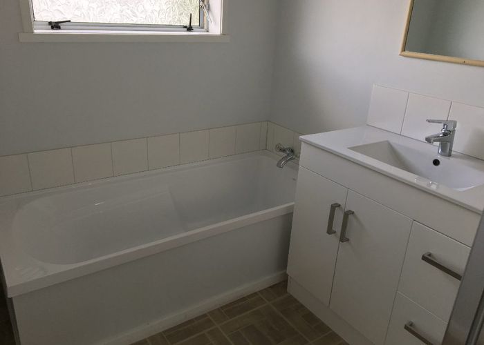  at 1/18 Sunnynook Road, Forrest Hill, North Shore City, Auckland