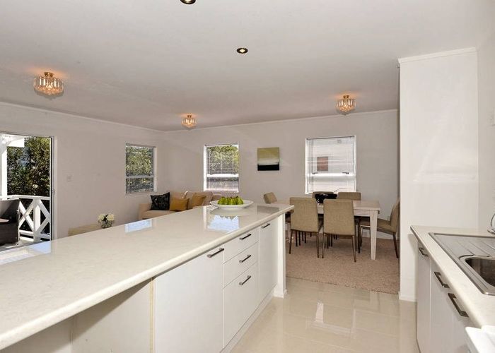  at 2/24 Springfield Road, Morningside, Auckland City, Auckland