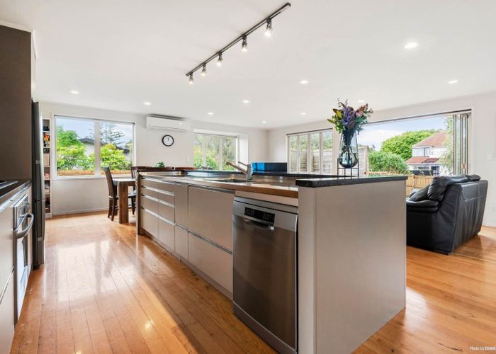  at 12 Springfield Street, Forrest Hill, Auckland